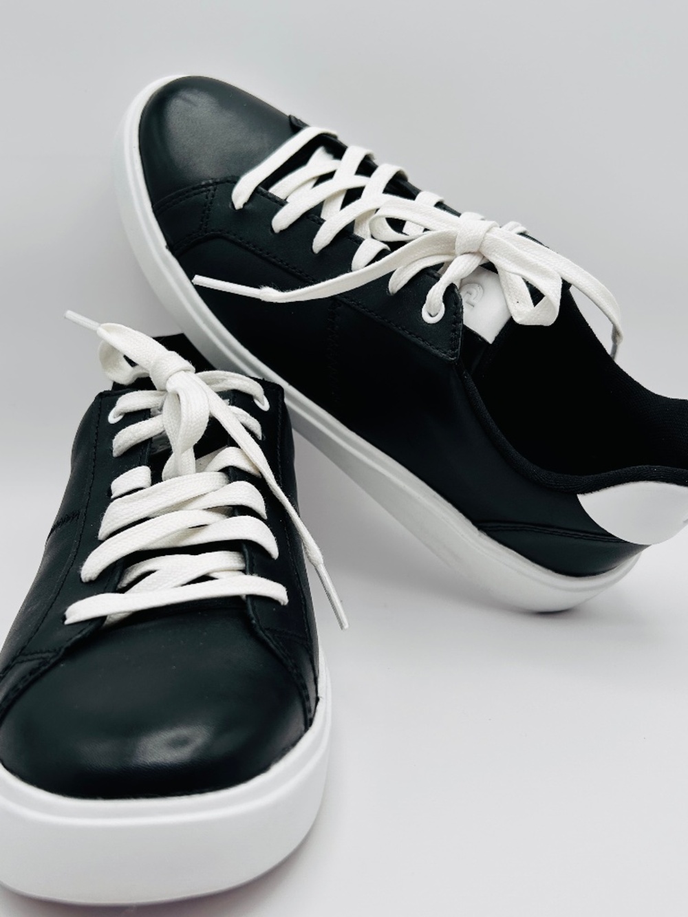 Cole Haan Black Leather Low Top Sneakers White Size 7